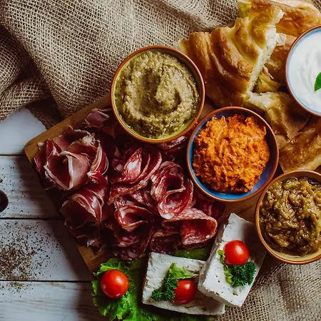 Hotel Macedonian Village & Gorno Nerezi